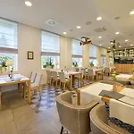 Pod Lipou Hotel 4*
