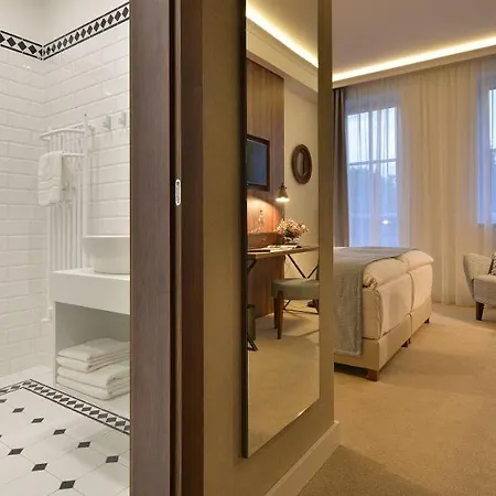 Pod Lipou Otel 4*